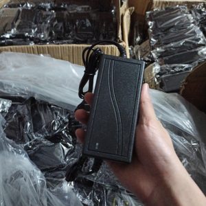 Bộ nguồn 12V-5A nhựa adapter cho đèn Led, Camera, màn hình quảng cáo, bơm, quạt 12v