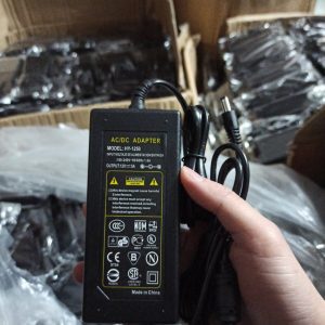 Bộ nguồn 12V-5A nhựa adapter cho đèn Led, Camera, màn hình quảng cáo, bơm, quạt 12v